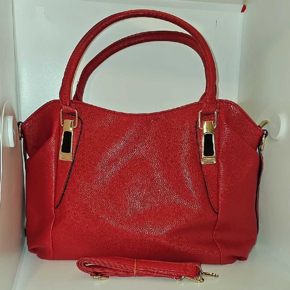 Boutique | Vibrant Fashion Red Shoulder Bag - Picture 6 of 6
